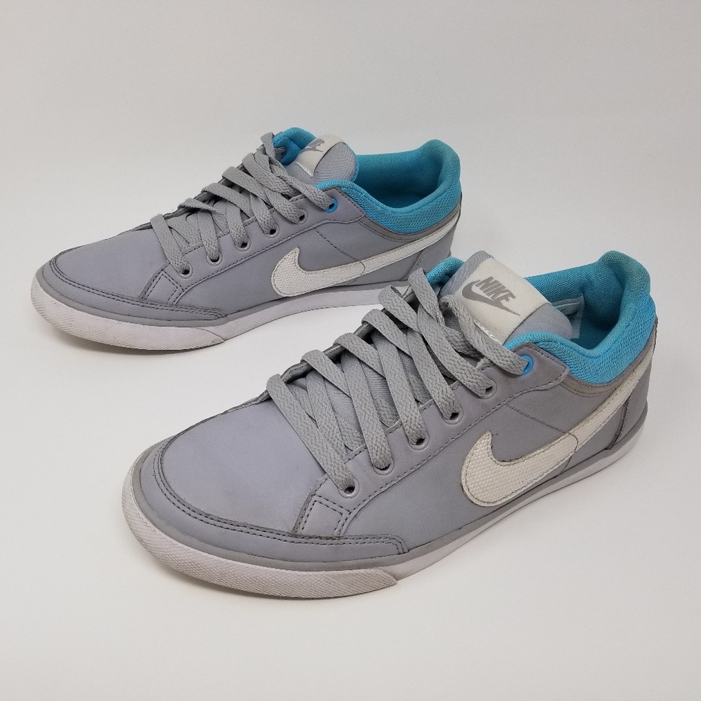 Womens Nike Shoes Size 9 in Great Condition
